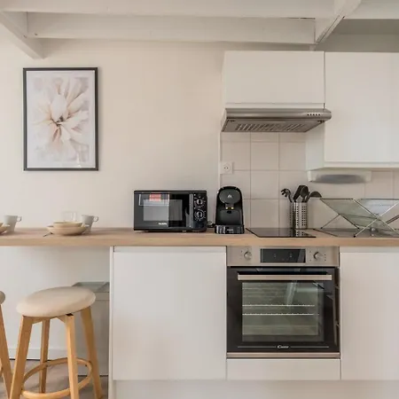 Functional & Equipped Duplex Studio, Old *