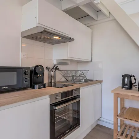 Functional & Equipped Duplex Studio, Old Lille