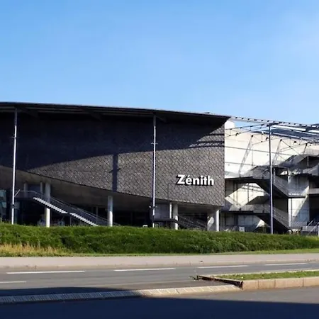 Functional & Equipped Duplex Studio, Old Lille