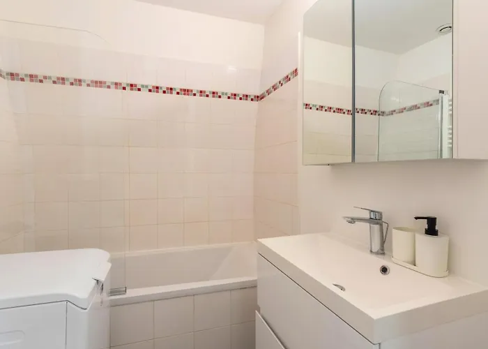 Functional & Equipped Duplex Studio, Old アパート