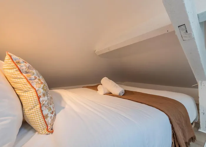 Functional & Equipped Duplex Studio, Old