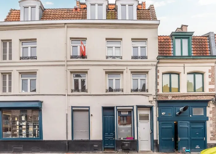 Functional & Equipped Duplex Studio, Old Lille